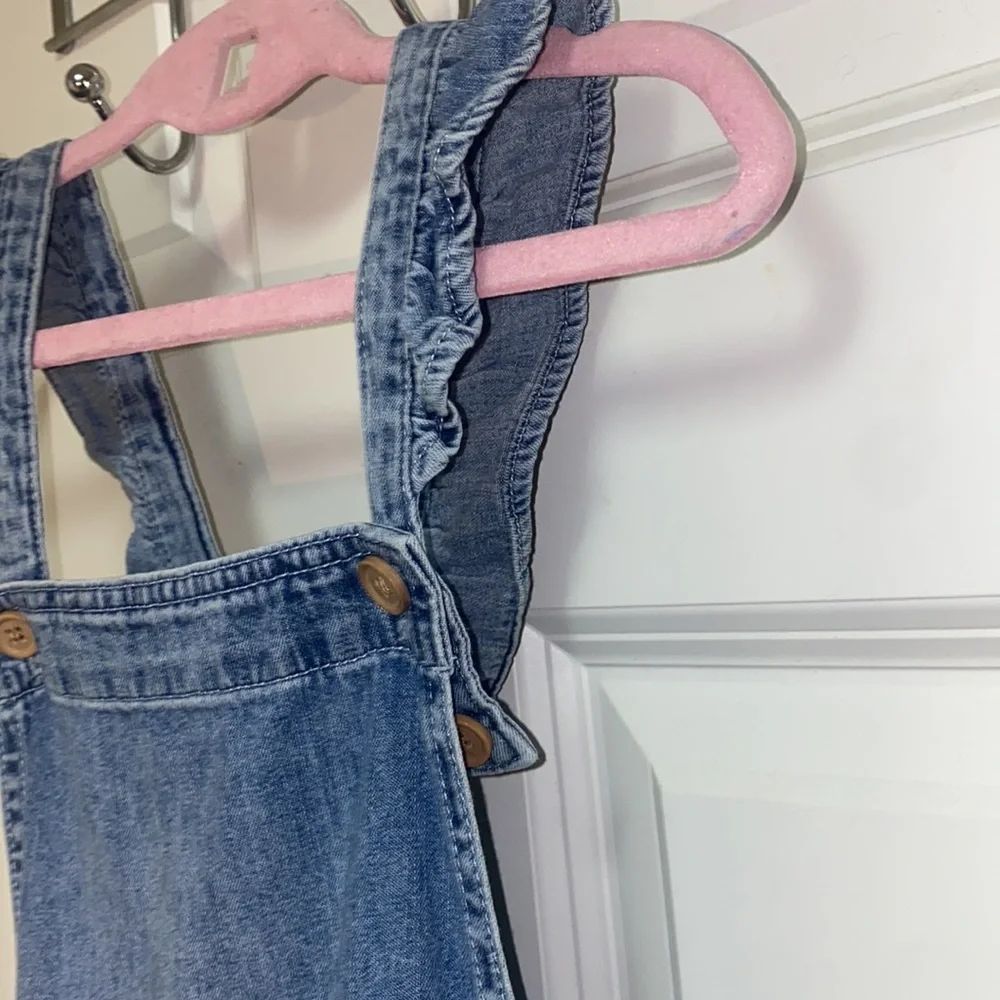 H&M Ruffle Overalls - Picture 4 of 13